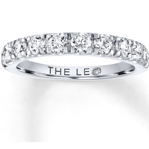 Leo Artisan Princess Cut 1ct Ring and Wedding Band - Picture 12 of 16